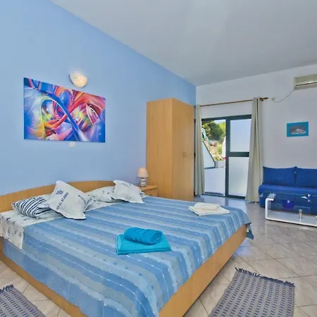 Art Deco Pape בית הארחה חוואר